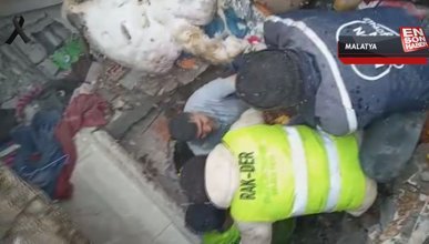 Malatya'da enkazdan kurtarılan bir depremzede