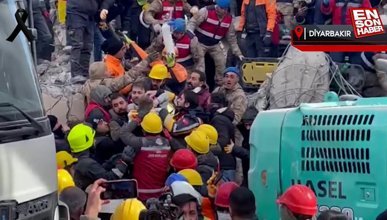 Diyarbakır'da yıkılan binanın enkazından 81 saat sonra bir çocuk kurtarıldı