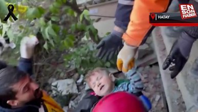 Hatay'da enkazdan 2 yaşındaki çocuk 79 saat sonra kurtarıldı