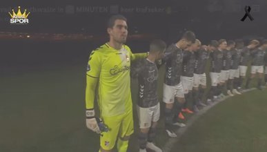 PSV - Emmen maçında depremzedeler için saygı duruşu yapıldı