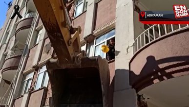 Adıyaman'da polis camdan girdiği binadaki kediyi kurtardı