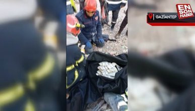 Gaziantep'te arama kurtarma yaptıkları enkazda yaklaşık 2 milyon dolar buldular
