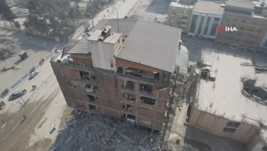 Kahramanmaraş'ta 52 yıllık çürük raporlu bina ayakta kaldı