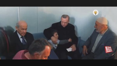 Cumhurbaşkanı Erdoğan, depremden sonra yaşananları anlatan videoyu izletti