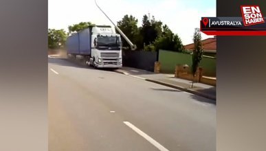 Avustralya'da direksiyon hakimiyetini kaybeden kamyon sürücüsü önüne gelen her şeyi söktü