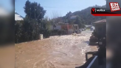 Bodrum'da ana isale hattı patladı: Cadde suyla doldu