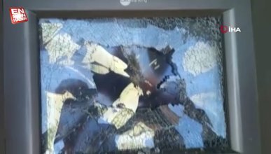 Balıkesir'de parke taşıyla banka ATM'lerine saldırdı