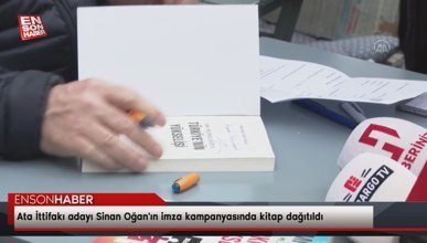 Ata İttifakı adayı Sinan Oğan'ın imza kampanyasında kitap dağıtıldı