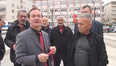 Jet Kravatçı Sebahattin Kara'dan hızlı kravat bağlama gösterisi
