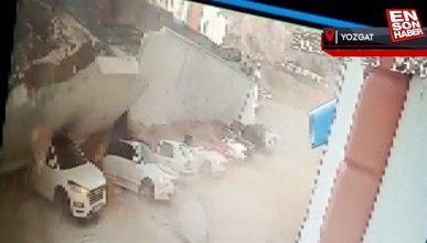 Yozgat'ta istinat duvarı çöktü: 11 otomobil enkaz altında kaldı