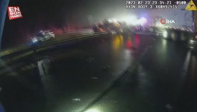 ABD’de polis araçlarına çekici çarptı: Kaza anı kamerada