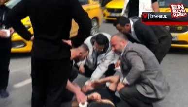 Beyoğlu'nda makas attığı öne sürülen otomobil önce yayaya sonra araçlara çarptı