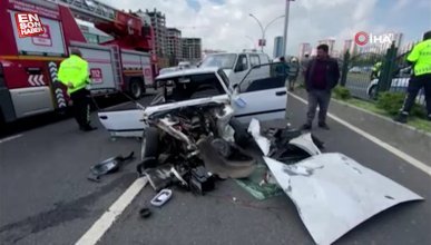 Diyarbakır'da makas atıp trafiği birbirine katan araç kaza yaptı