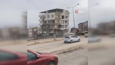 Adıyaman’da bina yıkımında korku dolu anlar