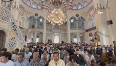 Tokyo Camii'nde bayram namazı iki kez kılındı