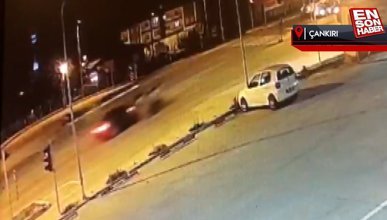 Çankırı'da iki aracın çarpıştığı kaza kamerada