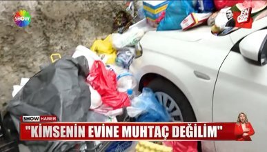 Evden çıkarılan 73 yaşındaki adam arabasında yaşıyor