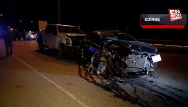Edirne'de 3 aracın karıştığı kazada sürücülerden biri kaçtı