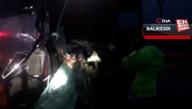 Balıkesir'de otobüsün tıra çarptığı kazada 33 kişi yaralandı