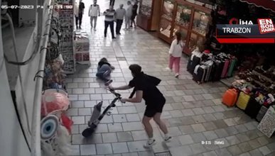 Kalabalığın arasında seyreden scooterlı genç, kadına çarptı
