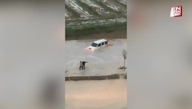 Ankara'da şiddetli yağış caddeleri göle çevirdi