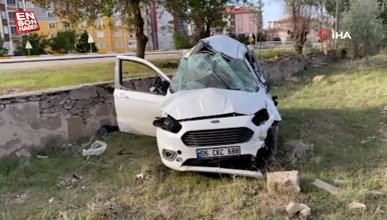 Konya'da köpeğe çarpan hafif ticari araç takla attı