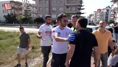 Antalya'da eşine çarpan sürücünün üzerine yürüyen adamı polisler engelledi