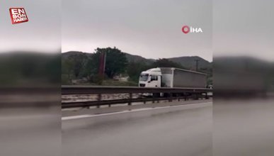 Ankara-Kırıkkale yolunda sel nedeniyle trafik durdu