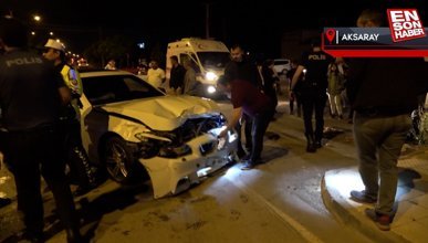 Aksaray'da iki otomobil çarpıştı: Sürücülerden biri olay yerinden kaçtı