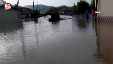 Çorum’da kuvvetli sağanak hayatı felç etti