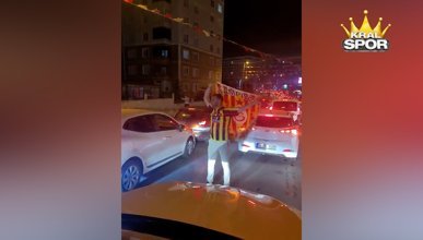 Bir Fenerbahçe taraftarı, Galatasaray'ın şampiyonluk kutlamalarına katıldı