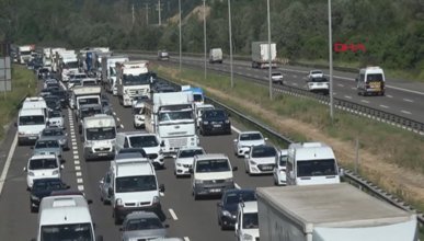 Bolu'da bayram yoğunluğu trafiği kilitledi