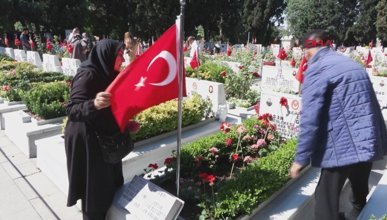 Edirnekapı Şehitliği'nde hüzünlü bayram