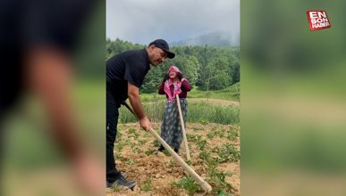 Sakarya Valisi Kaldırım eline çapayı aldı, vatandaşa yardım etti