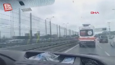 İstanbul'da ambulansa arkadan çarpan otomobil