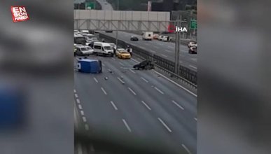 İstanbul'da kazayı fotoğraflarken kargo aracının çarptığı adam öldü