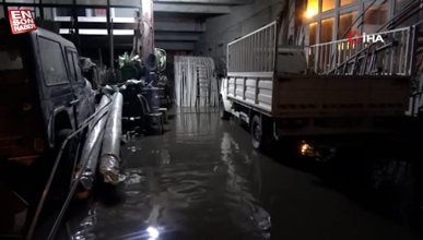Tokat'ta sağanak yağış sonrası dükkanları su bastı