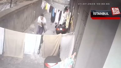 Bağcılar’da kadın iç çamaşırlarını çalan şüpheli kamerada