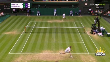 Novak Djokovic, neredeyse imkansız bir topu çıkardıktan sonra sayı aldı