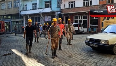 Zonguldak'taki selin ardından temizlik çalışmalarına madenciler de katıldı