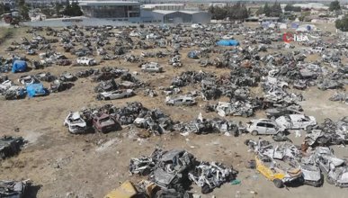 Hatay'da depremzedeler hurda araçlarını teslim alıyor
