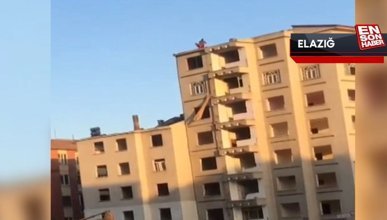 Elazığ'da hasarlı binadan ip sarkıtarak malzeme çalan hırsızlar kamerada