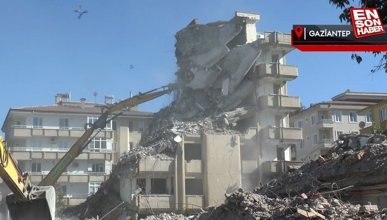 Gaziantep’te kontrollü bina yıkım çalışmaları sürüyor