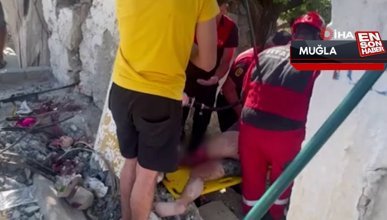 Muğla'da direk ile araç arasında kaldı, bacağı koptu