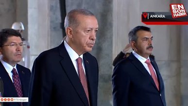 Cumhurbaşkanı Erdoğan, YAŞ üyeleriyle Anıtkabir’i ziyaret etti