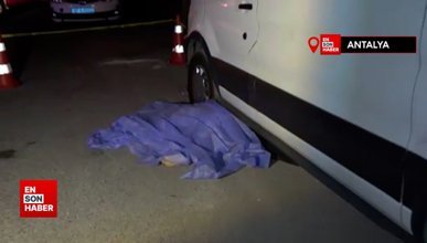 Antalya'da yaya geçidinden geçen kadına çarpan araç hayattan kopardı