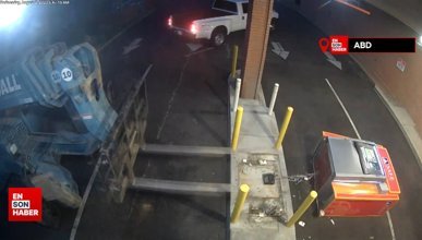 ABD'de soyguncular, ATM'yi forklift ile çaldı, kaçarken yolda düşürdü
