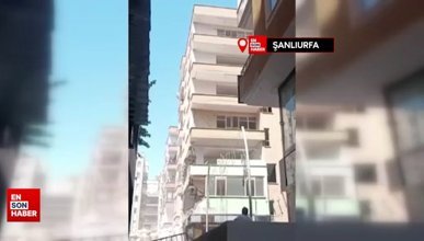 Şanlıurfa'da depremden hasar gören bina ıslık sesiyle yıkıldı