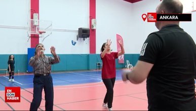 Ankaralı Yılmaz amca, engelli torunu için voleybol antrenmanı yapıyor