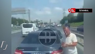 İstanbul'da bir sürücü ambulansın önünü kesip içine bakmak istedi